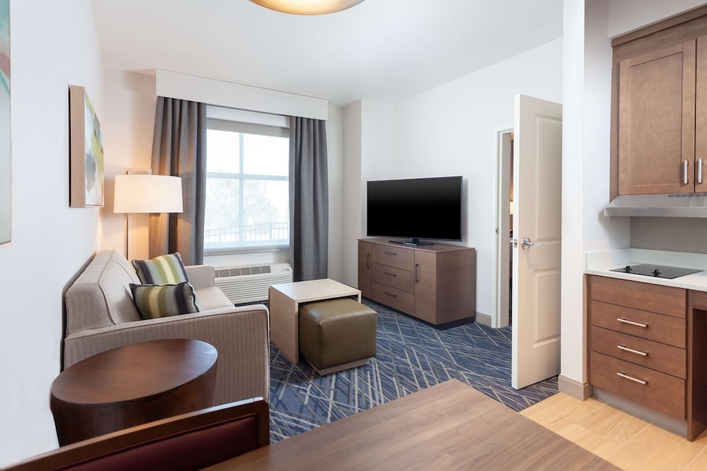 Suite, 1 Queen Bed, Accessible, Bathtub photo 1