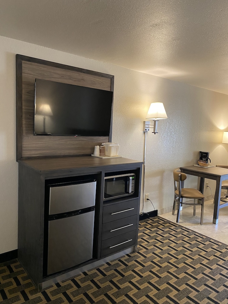 Deluxe Room, 2 Queen Beds, Non Smoking - Photo 2