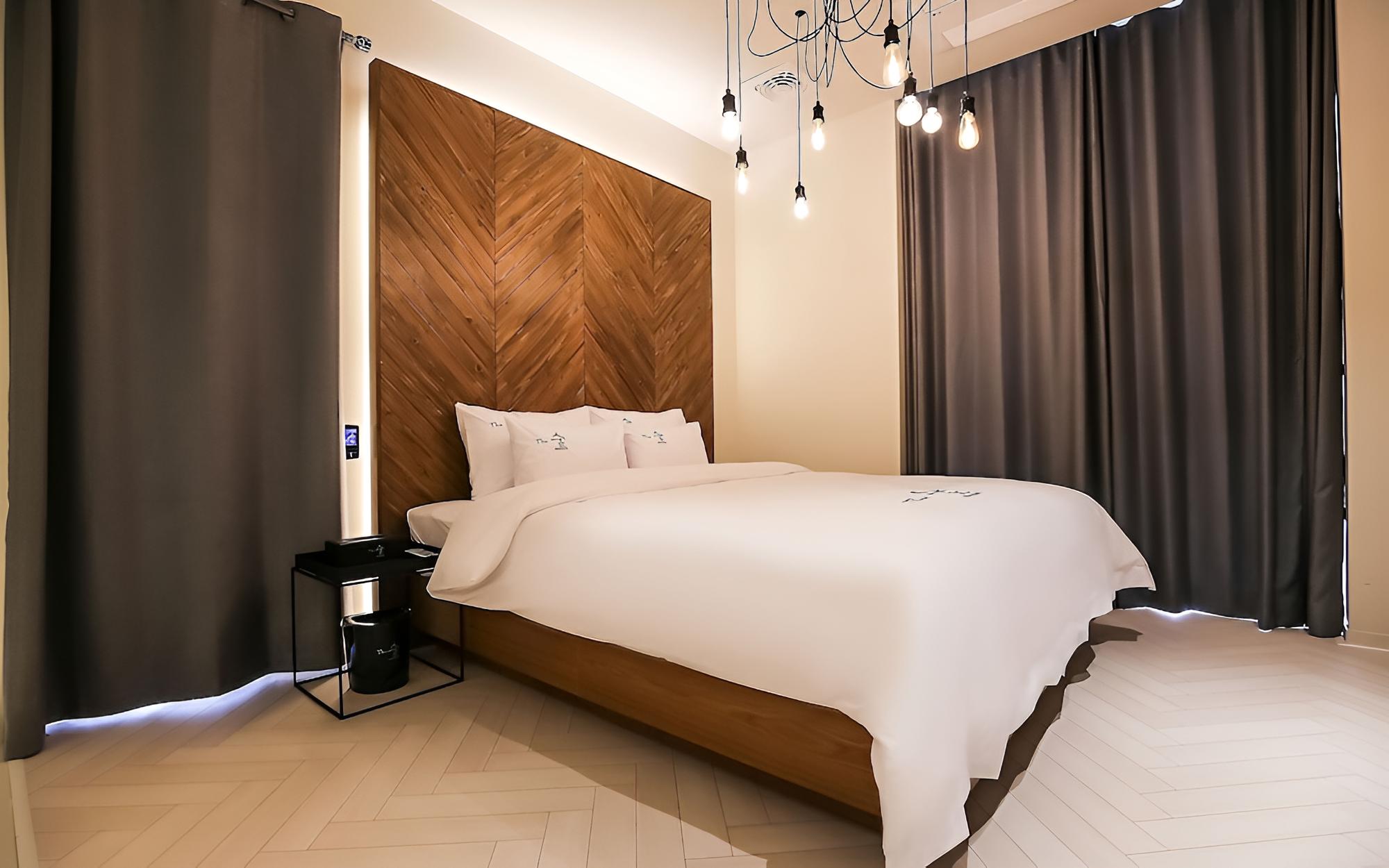 Room (Suites) - Photo 5