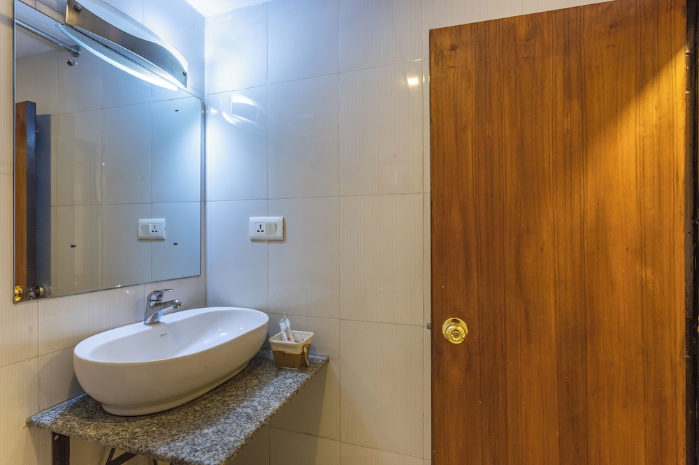 Standard Double Room - Photo 8