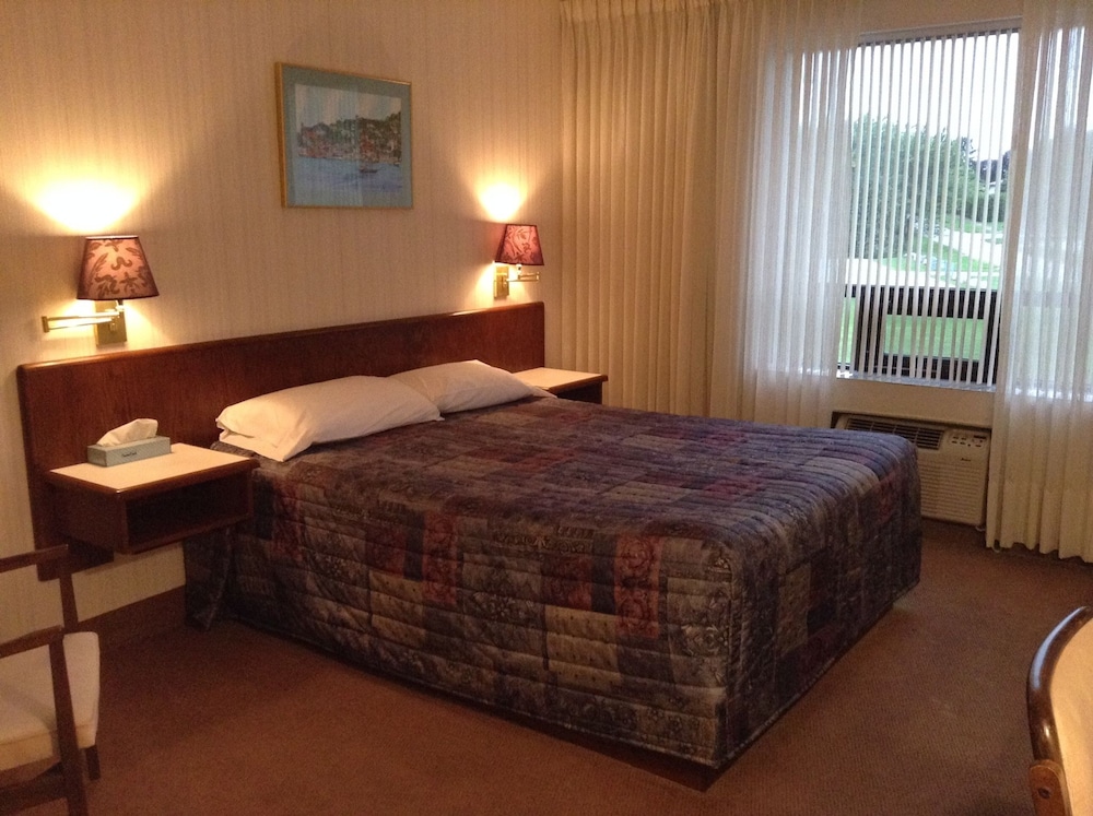 Premium Room (1 Queen & 1 Single Bed) photo 3