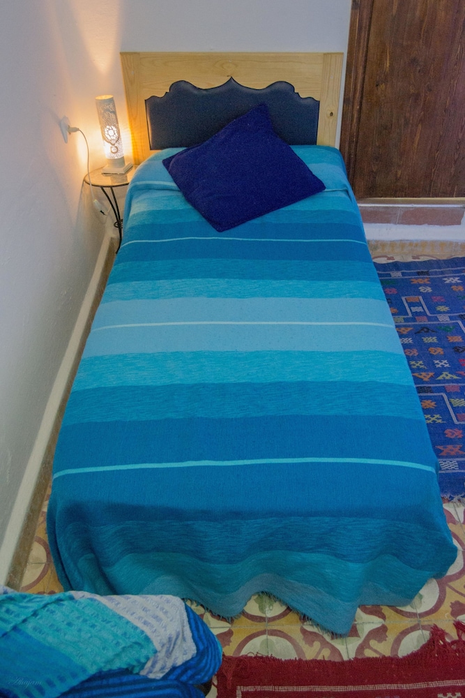 Standard Triple Room (Blue) - Photo 4