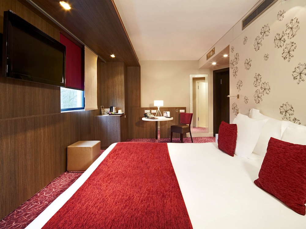 Superior Room, 1 Queen Bed, Accessible - Photo 2