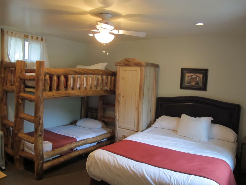 Deluxe Cabin, 2 Bedrooms (Kamloop) photo 1
