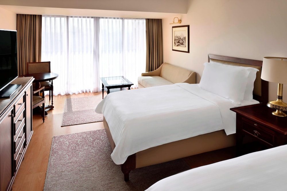 Deluxe Room, 1 Double Bed, Club Lounge Access thumbnail 6