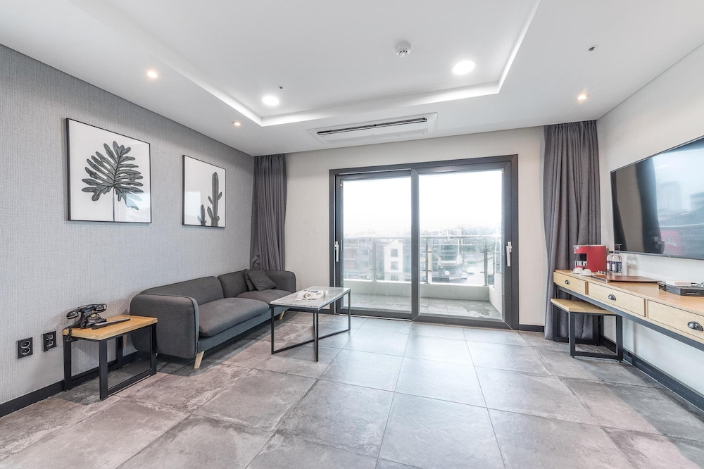 Basic Room, 2 Bedrooms (409 (Ocean view)) photo 3