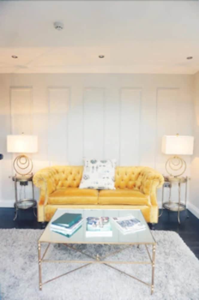 Townhouse Suite - Photo 1