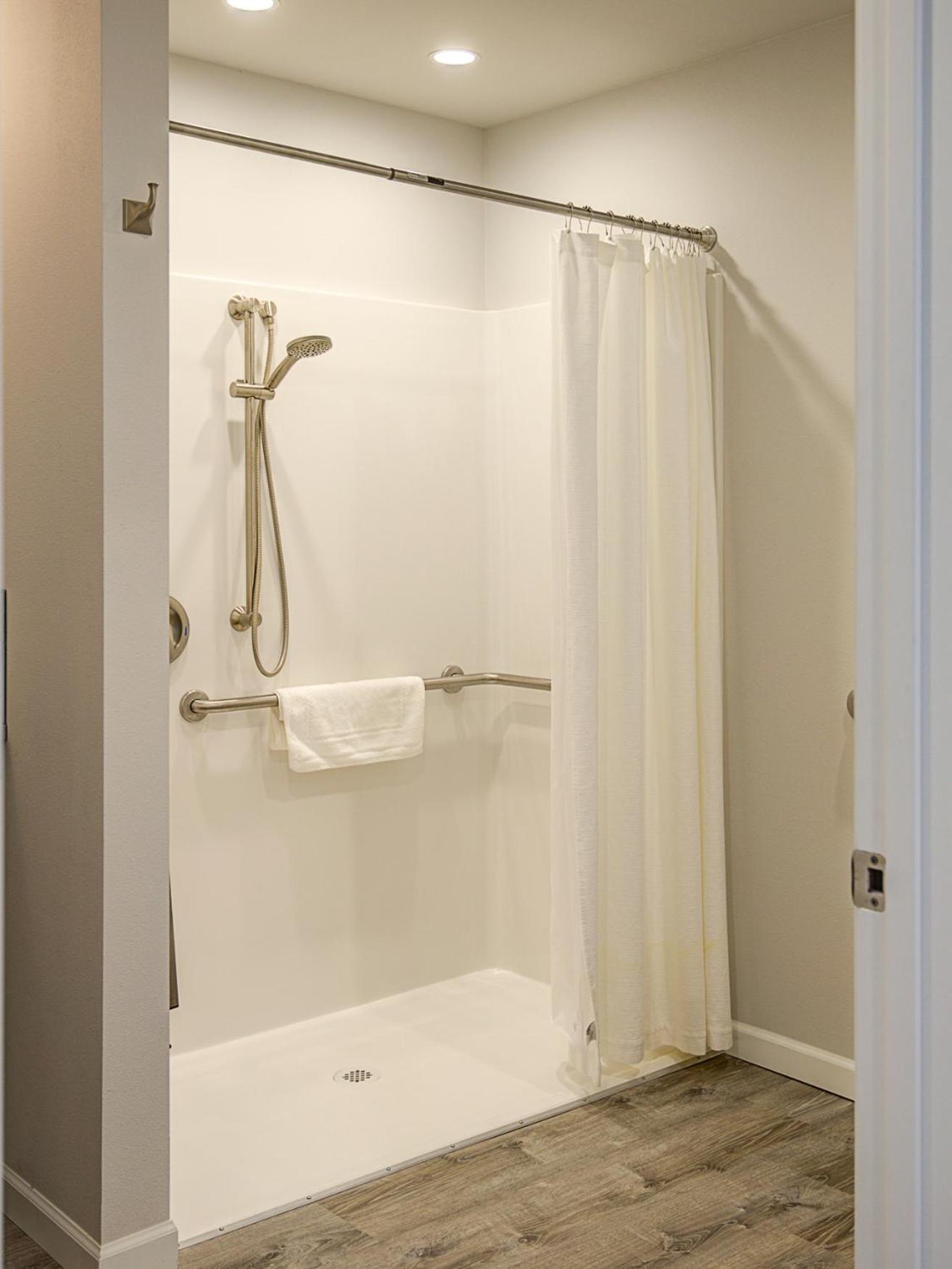 Queen Deluxe Suite - ADA Accessible - Streetside - Photo 3