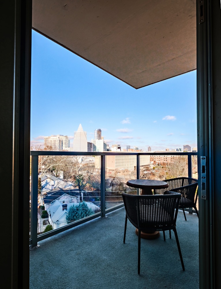 Suite, 1 King Bed, Balcony - Photo 7