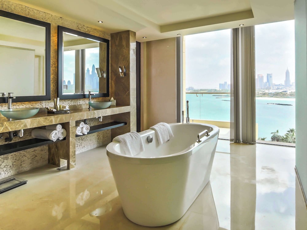 Senior Suite, 1 King Bed, Sea View