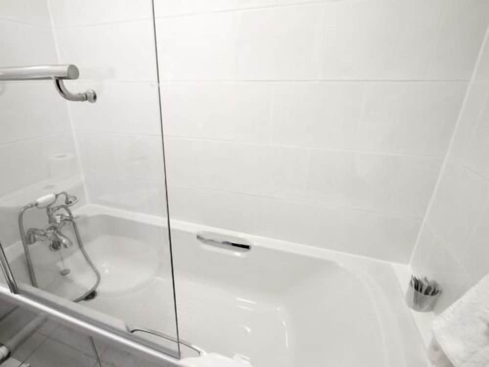 Deluxe Double Room, Ensuite (Four Poster) photo 3
