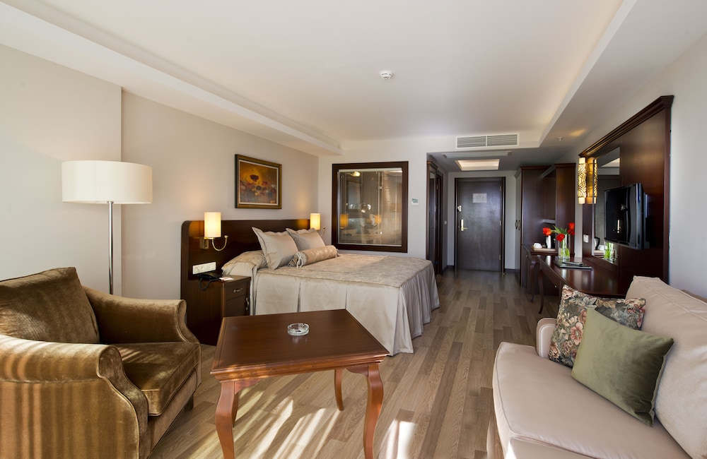 Deluxe Room, Partial Sea View