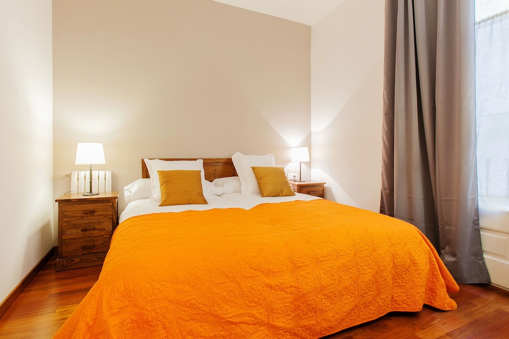 Deluxe Apartment, 5 Bedrooms (Ronda Universitat 17) photo 3