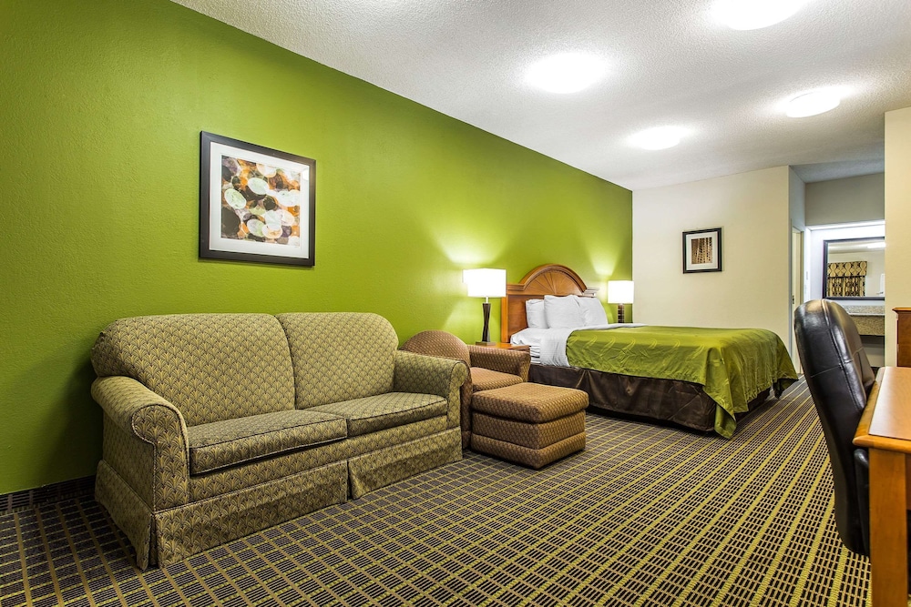 Room, 1 Queen Bed, Accessible, Smoking - Photo 1
