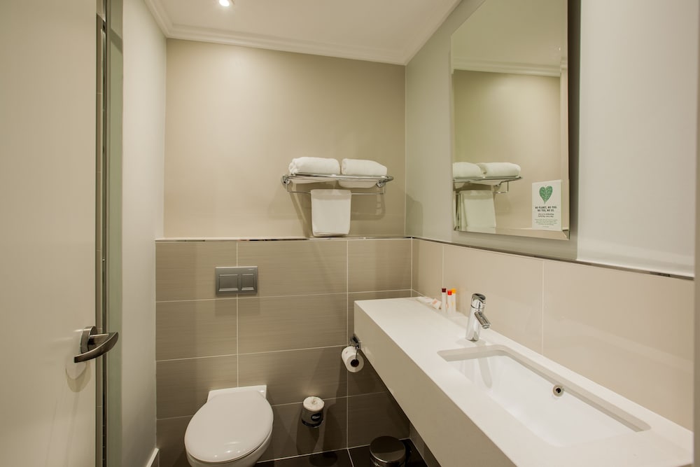 Double Room, Non Smoking - Photo 7