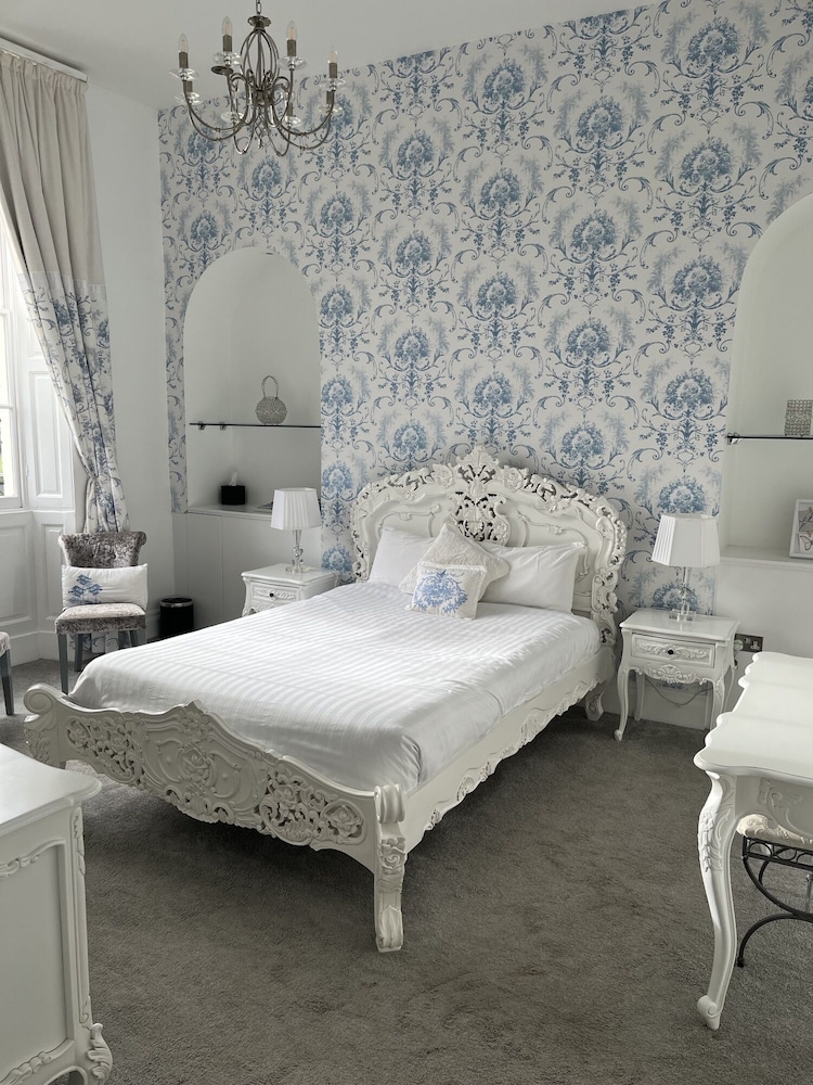 Honeymoon Suite
