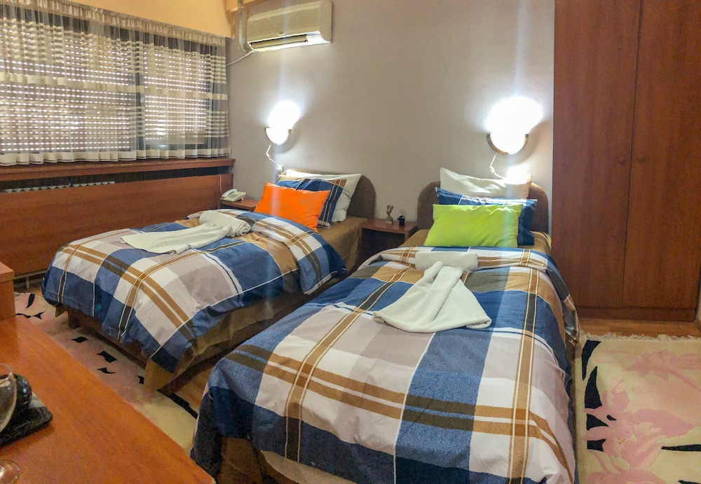 Twin Room - Photo 5