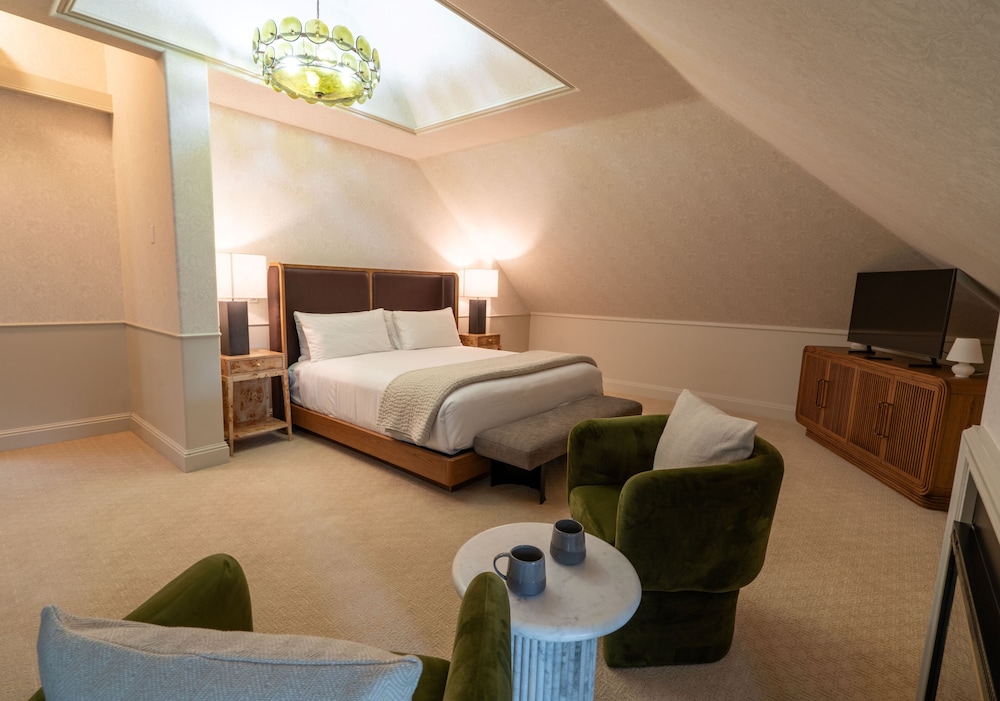 Deluxe Room, Multiple Beds photo 2