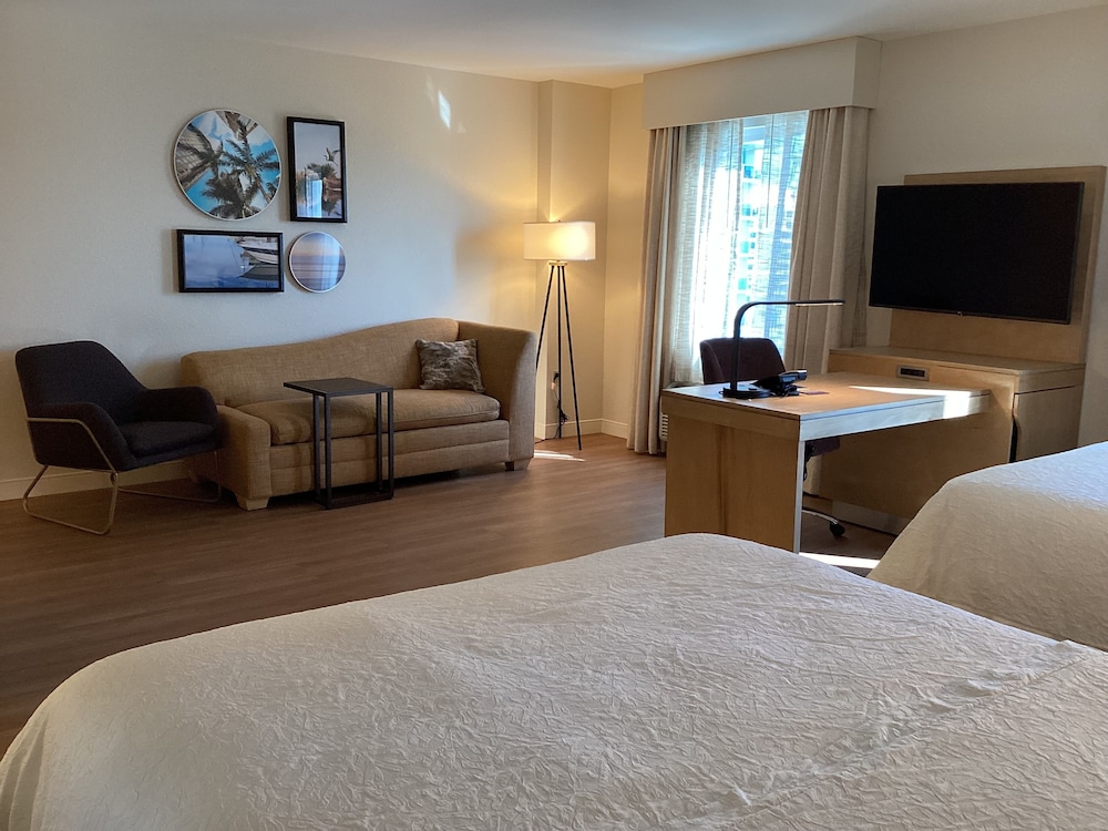 Elite Studio, Non Smoking (2 Queen and sofa bed) - Photo 1
