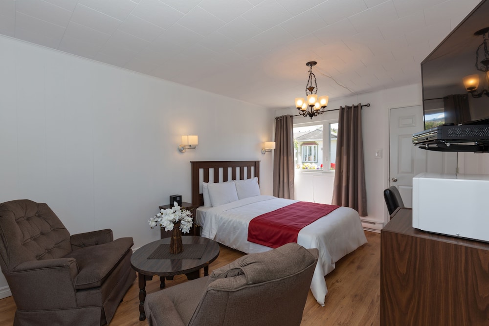 Room, 1 Queen Bed, Balcony photo 2