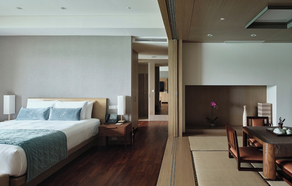 Deluxe Suite Lake View - Photo 3