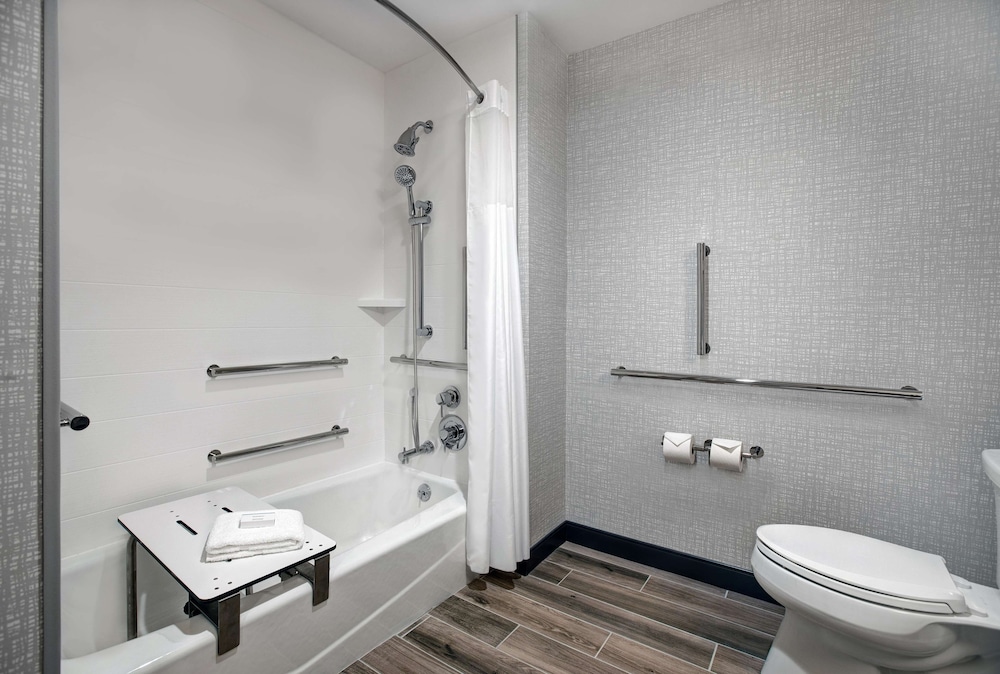 Suite, 1 King Bed, Accessible, Refrigerator & Microwave (Hearing) - Photo 7
