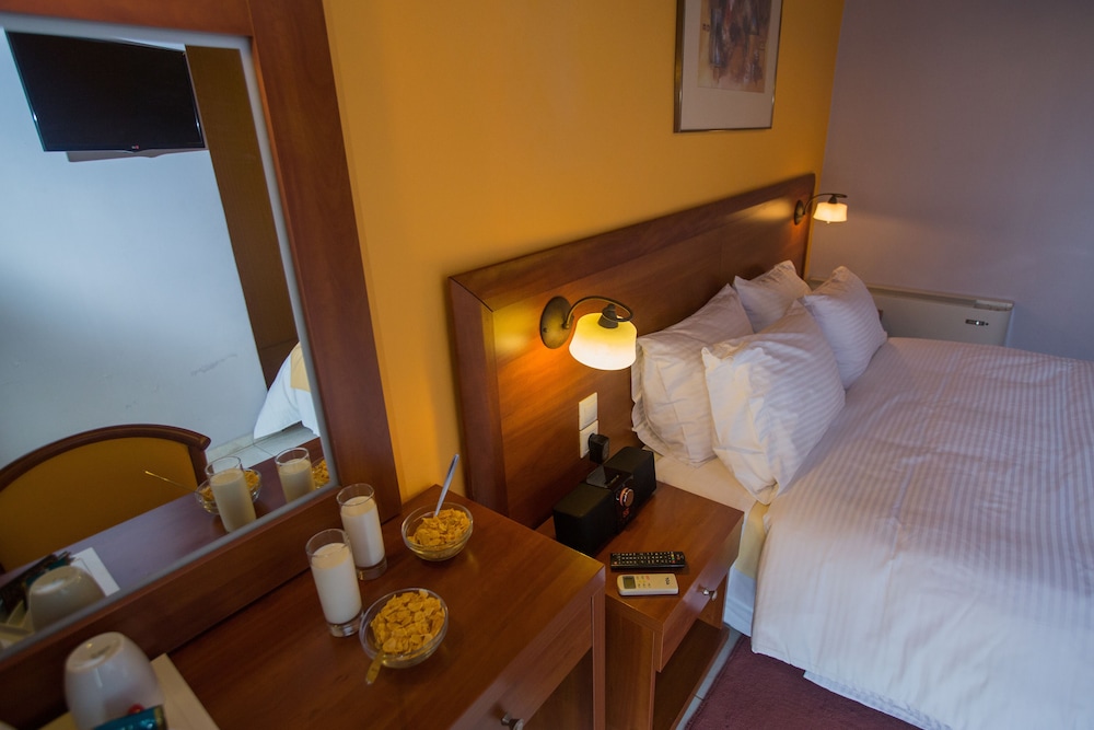 Single Room - Photo 2