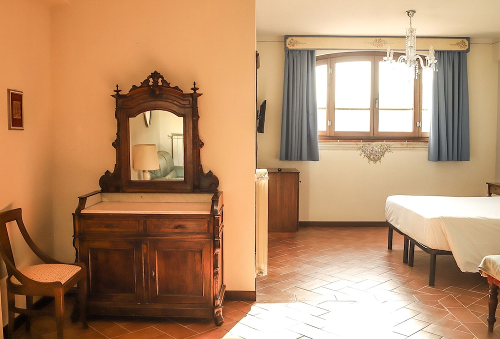 Deluxe Suite - Photo 5