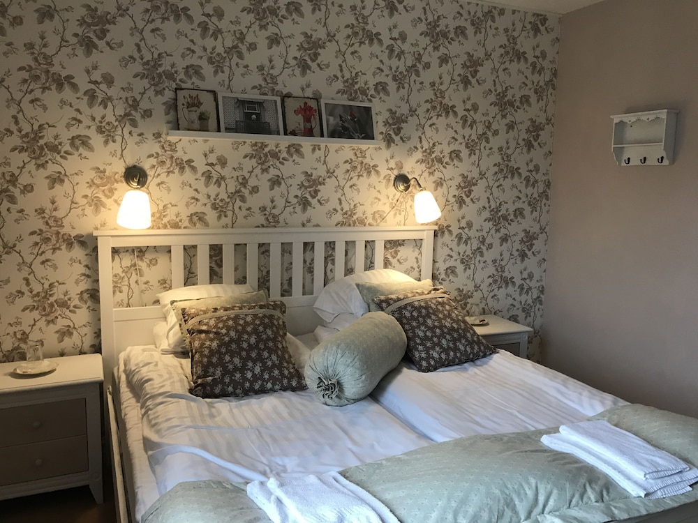 Economy Double Room with shared batheroom in the hallway photo 1