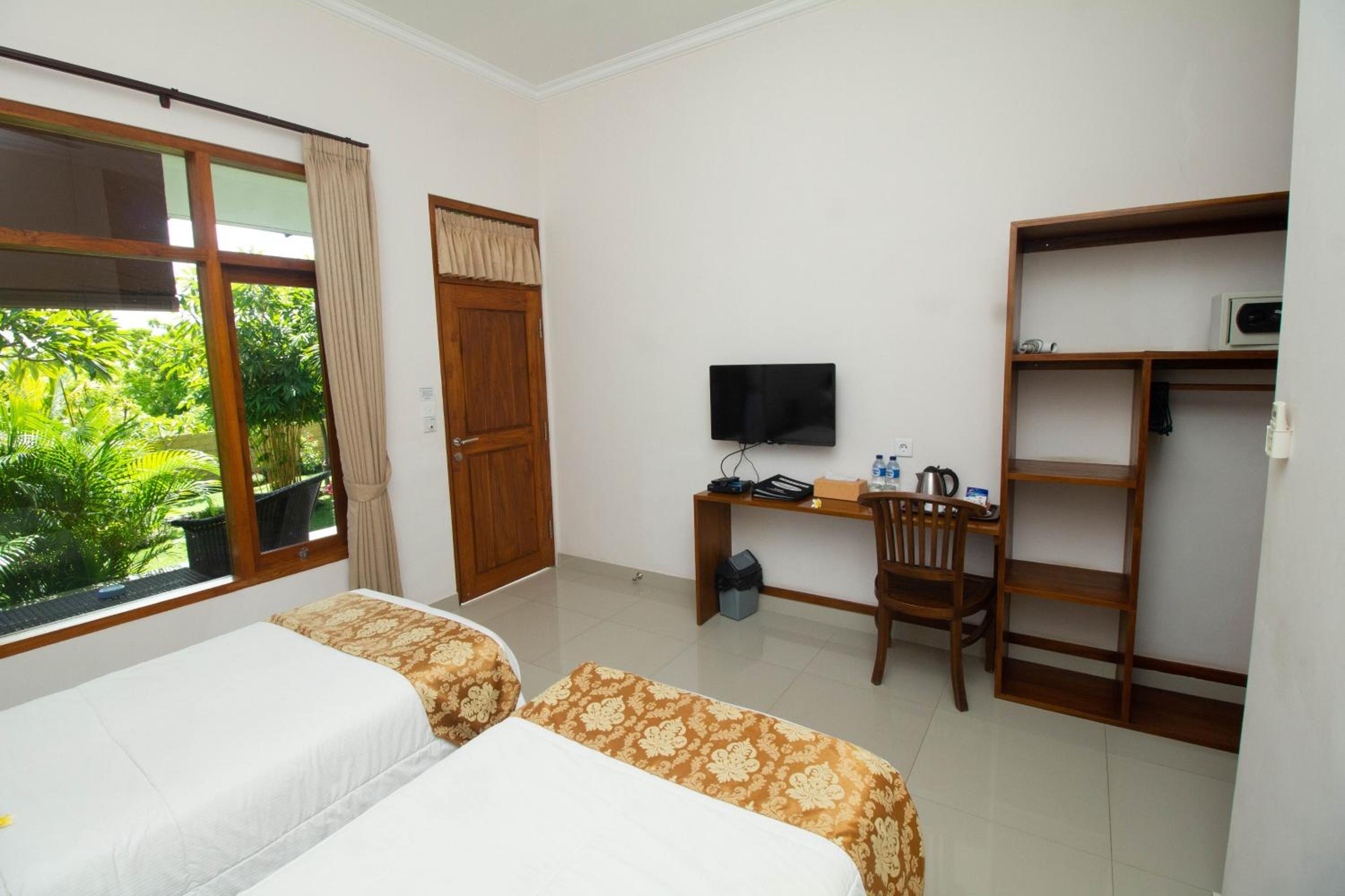 Deluxe Twin Room with Balcony and Garden View - Photo 8