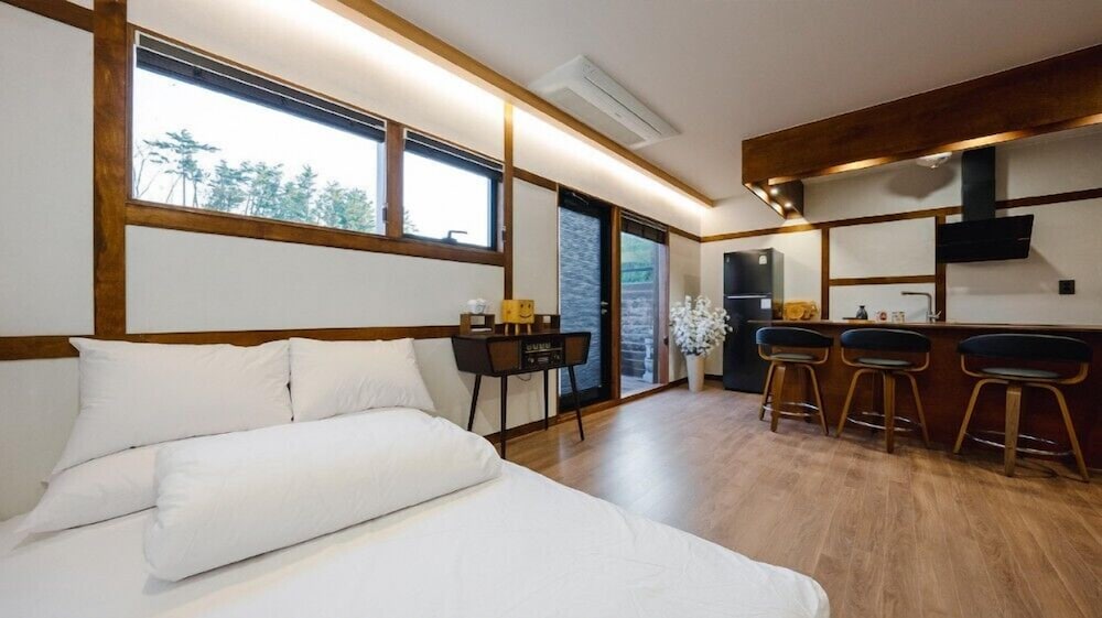 Room (Room D) - Photo 4