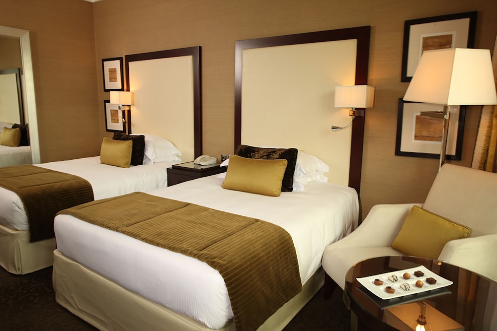 Deluxe Room, 1 King Bed photo 2