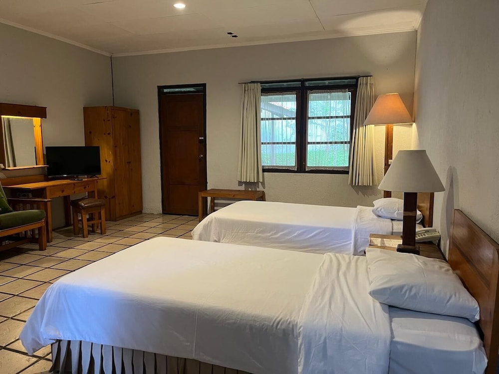 Standard Twin Room, Garden View photo 2