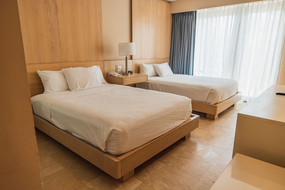 Room, 2 Queen Beds, Kitchenette, Garden View - Photo 1