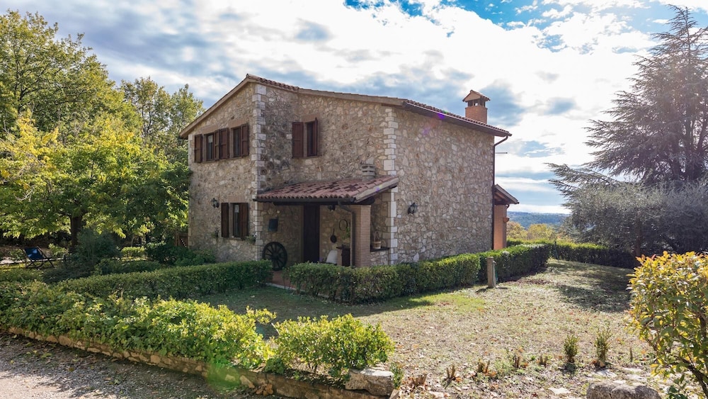 Villa photo 2