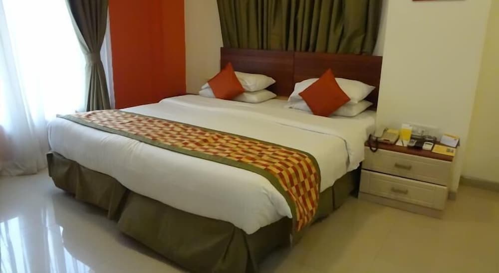 Room - Photo 19