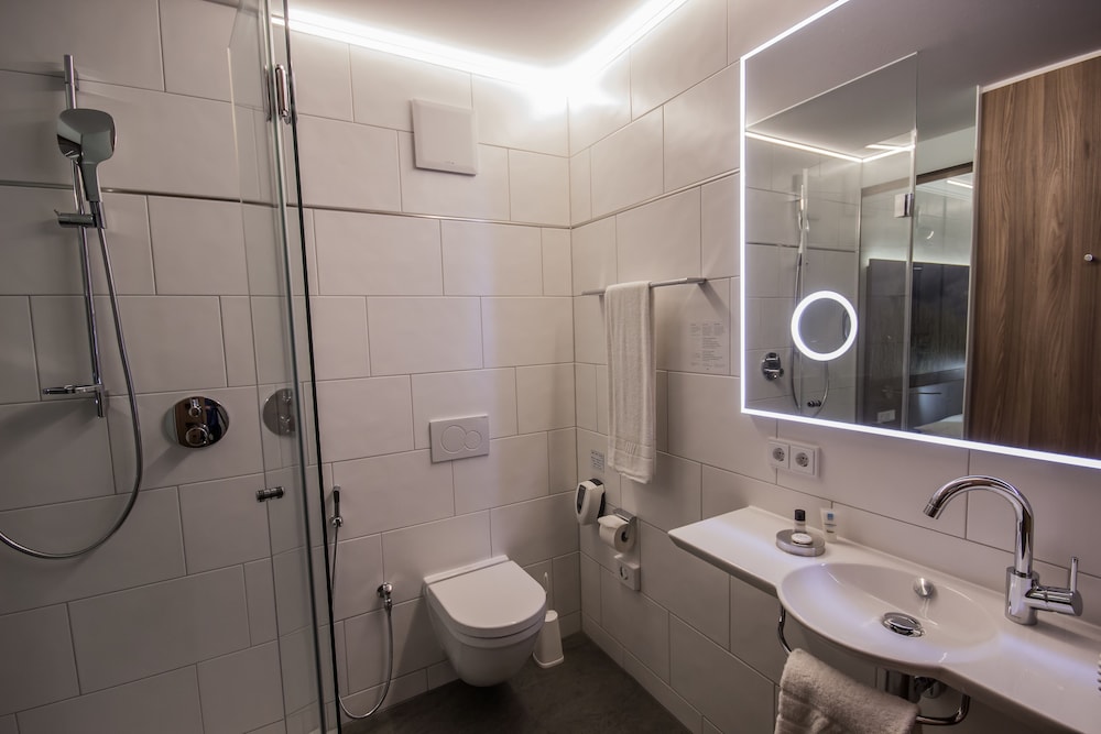 Deluxe Double or Twin Room - Photo 15