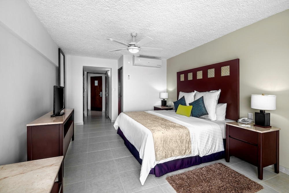 Deluxe Room Ocean Front Elite