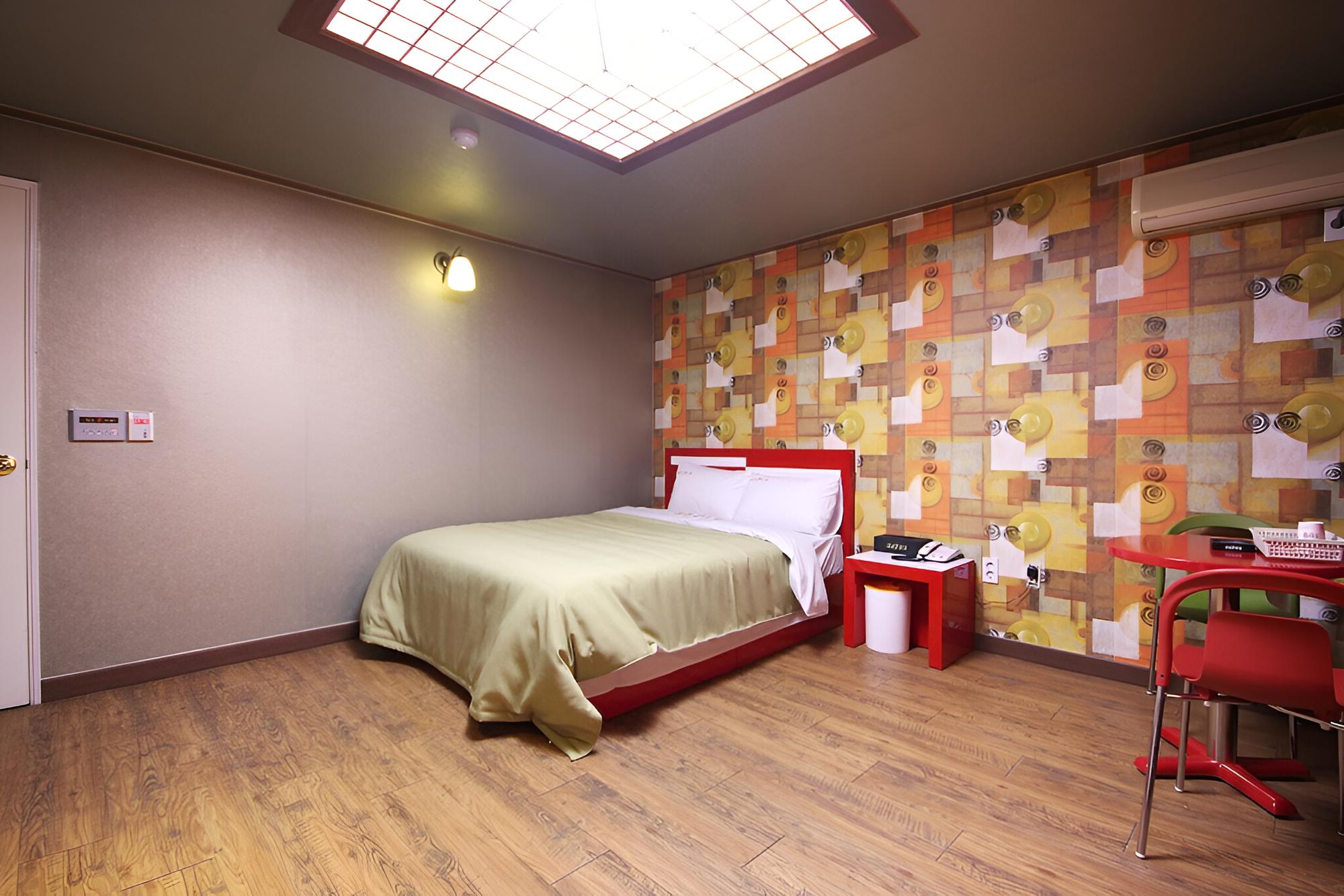Room (Standard Room) - Photo 5
