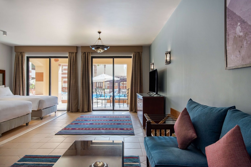 Junior Suite, Pool View photo 3