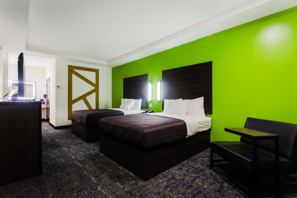 Basic Double Room, 2 Queen Beds, Accessible