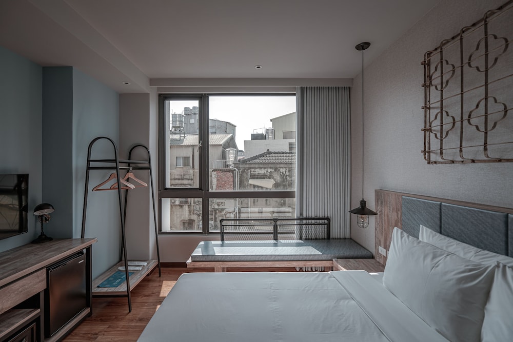 Deluxe View Room with Bathtub - Photo 1