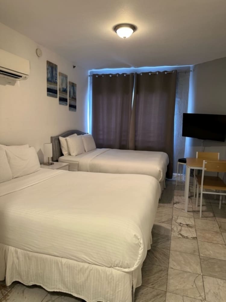 Spacious studio in South Beach
