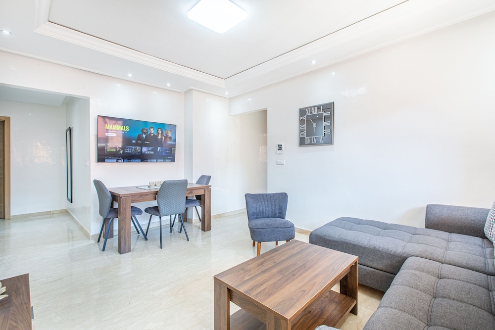 Premium Apartment, 2 Bedrooms, Balcony - Photo 3