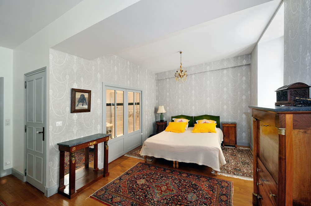 Deluxe Double Room, 1 Bedroom, Private Bathroom, Park View (Empire)