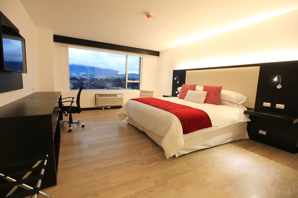 Classic Room, 1 King Bed photo 2