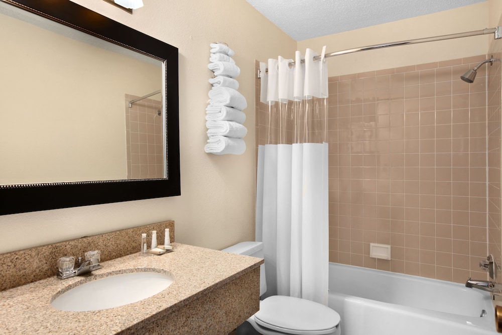 Suite, Multiple Beds, Non Smoking - Photo 3