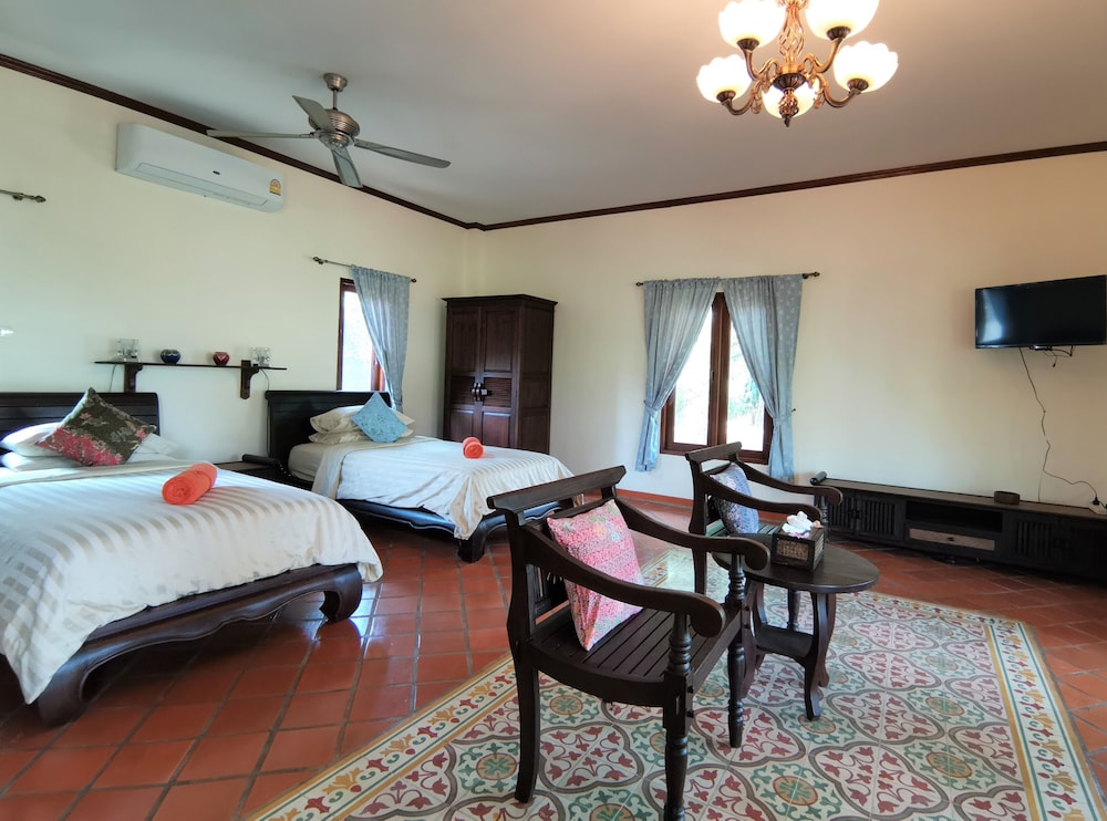 Standard Twin Room