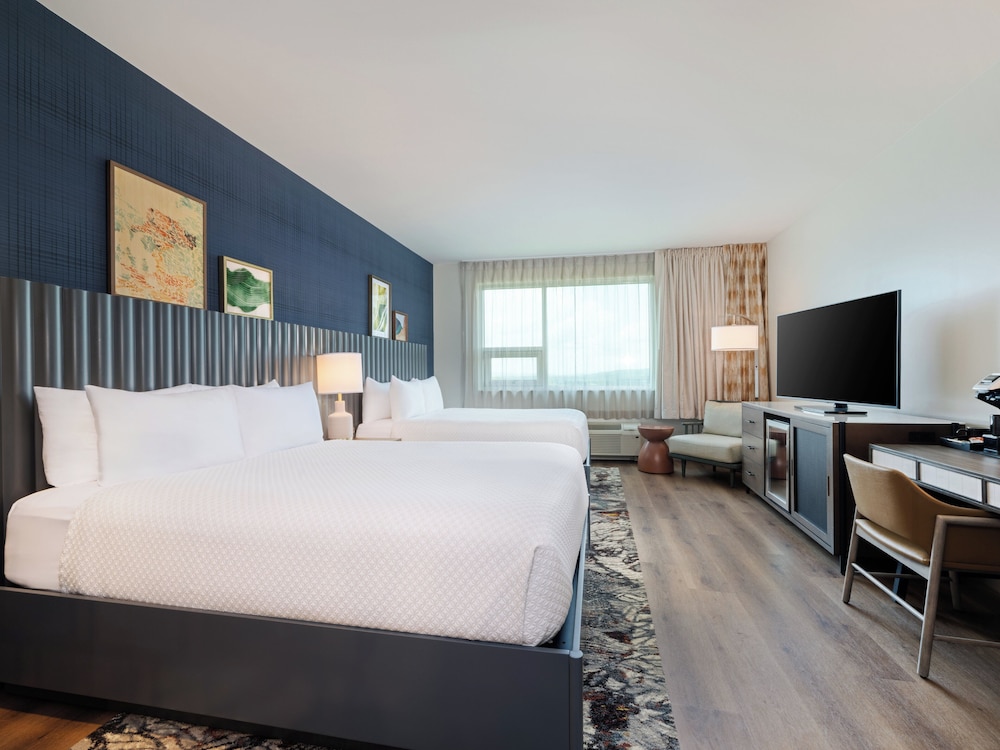 Standard Room, 2 Queen Beds - Photo 5