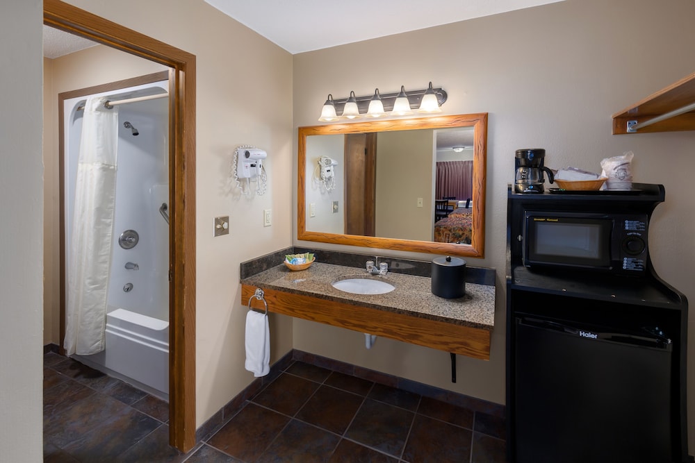 Duplex, Refrigerator & Microwave